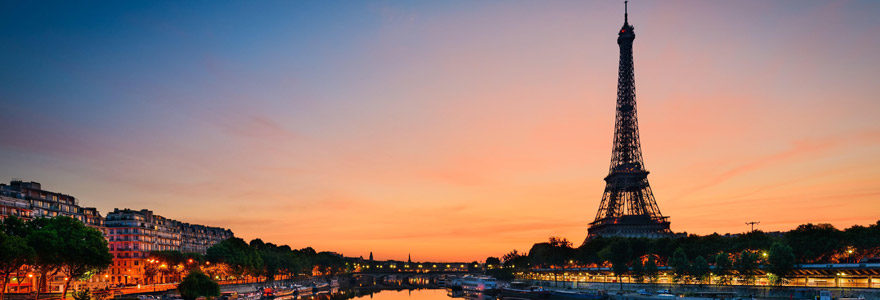 La tour Eiffel de nuit